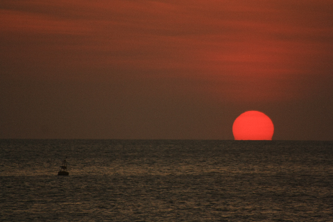 Khuất xa tận chân trời Khuất xa tận chân trời