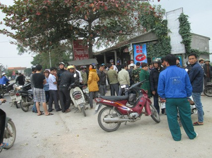 Nhiều người dân chứng kiến vô cùng bức xúc trước hành vi của Hoàng Thế Anh Nhiều người dân chứng kiến vô cùng bức xúc trước hành vi của Hoàng Thế Anh