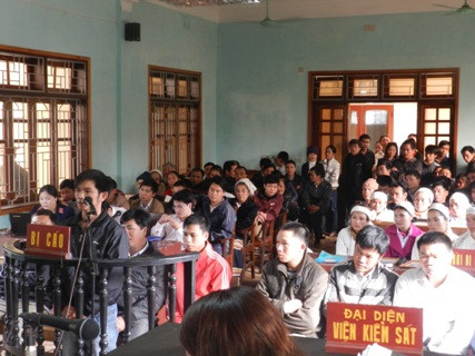 Các bị cáo lần lượt trả lời phần xét hỏi