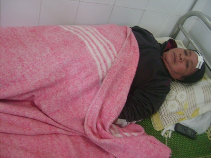 Bà Bình đang nằm điều trị tại Bệnh viện Đa khoa Hưng Nguyên Bà Bình đang nằm điều trị tại Bệnh viện Đa khoa Hưng Nguyên