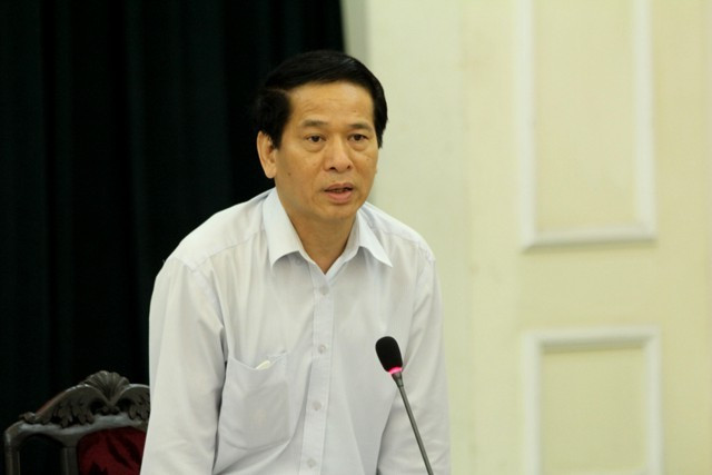 Phó Chánh thanh tra Bộ GD&ĐT Phạm Ngọc Trúc giải thích về chuyện xuất hiện nhiều phao thi sau mỗi môn thi. Ảnh Xuân Trung Phó Chánh thanh tra Bộ GD&ĐT Phạm Ngọc Trúc giải thích về chuyện xuất hiện nhiều phao thi sau mỗi môn thi. Ảnh Xuân Trung