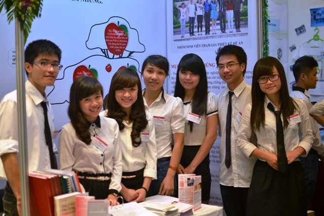 Sinh viên Khoa Báo chí, HV Báo chí và Tuyên truyền tham gia Chương trình “Sáng kiến phòng, chống tham nhũng Việt Nam”. Ảnh Xuân Trung