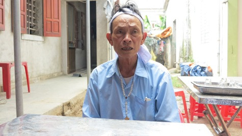 Người thân ông Liễu cho biết nạn nhân tử vong khi đang cày thu hoạch lạc giữa nắng nóng (ảnh Xuân Hòa) Người thân ông Liễu cho biết nạn nhân tử vong khi đang cày thu hoạch lạc giữa nắng nóng (ảnh Xuân Hòa)