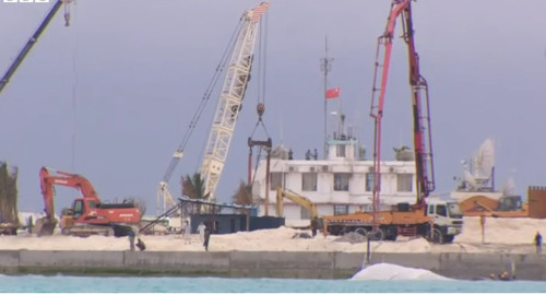 Trung Quốc đang "biến đá thành đảo" bất hợp pháp ở đá Gạc Ma (nguồn mạng sina Trung Quốc ngày 18 tháng 9 năm 2014)