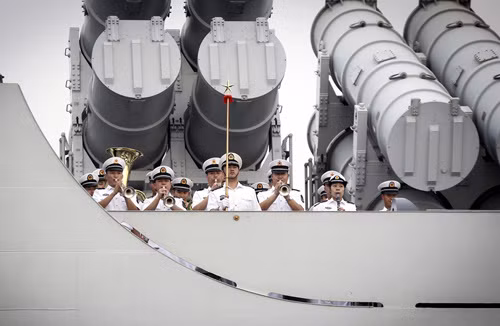 Tàu khu trục tên lửa Trường Xuân, thuộc biên đội hộ tống Hải quân Trung Quốc đến thăm Iran