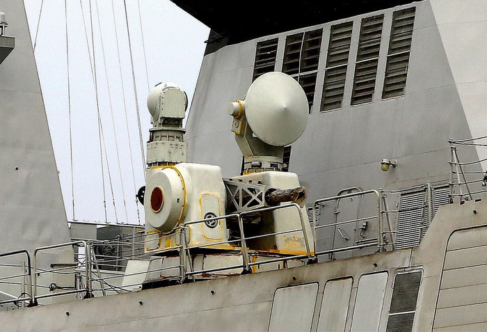 Pháo phòng thủ gần 1130 của tàu hộ vệ Type 054A (nguồn mạng quân sự sina Trung Quốc)