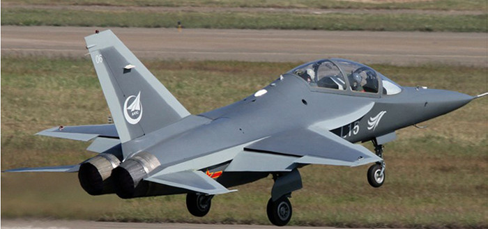 Máy bay huấn luyện L-15