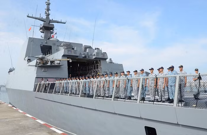 Tàu hộ vệ RSS Intrepid Hải quân Singapore thăm Hạm đội Nam Hải, Hải quân Trung Quốc