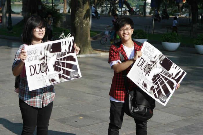 Tấm poster thể hiện được tinh thần tình nguyện của các thành viên trong nhóm. Chùm ảnh: Tìm giải pháp cải thiện khả năng học hỏi của trẻ Chùm ảnh: Chủ tịch nước trồng cây lưu niệm tại Trường ĐH KHXH & NV Chùm ảnh: Học sinh Hà Nội co ro trong cái lạnh đầu mùa Tấm poster thể hiện được tinh thần tình nguyện của các thành viên trong nhóm. Chùm ảnh: Tìm giải pháp cải thiện khả năng học hỏi của trẻ Chùm ảnh: Chủ tịch nước trồng cây lưu niệm tại Trường ĐH KHXH & NV Chùm ảnh: Học sinh Hà Nội co ro trong cái lạnh đầu mùa