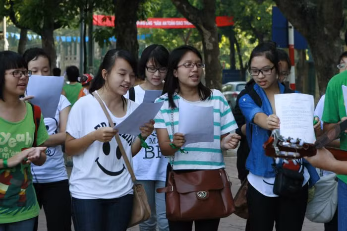 Các bạn nữ luyện giọng. Chùm ảnh: Tìm giải pháp cải thiện khả năng học hỏi của trẻ Chùm ảnh: Chủ tịch nước trồng cây lưu niệm tại Trường ĐH KHXH & NV Chùm ảnh: Học sinh Hà Nội co ro trong cái lạnh đầu mùa