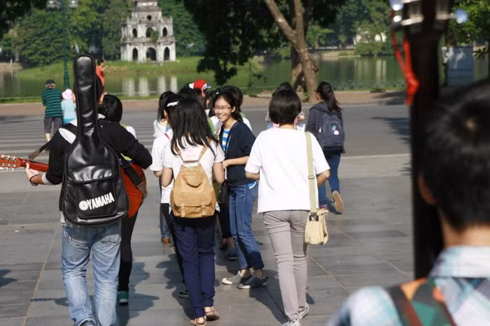 Các bạn trẻ rất nhiệt tình, vui vẻ và thoải mái như một gia đình. Chùm ảnh: Tìm giải pháp cải thiện khả năng học hỏi của trẻ Chùm ảnh: Chủ tịch nước trồng cây lưu niệm tại Trường ĐH KHXH & NV Chùm ảnh: Học sinh Hà Nội co ro trong cái lạnh đầu mùa