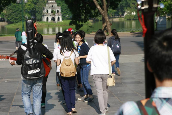 Các bạn trẻ rất nhiệt tình, vui vẻ và thoải mái như một gia đình. Chùm ảnh: Tìm giải pháp cải thiện khả năng học hỏi của trẻ Chùm ảnh: Chủ tịch nước trồng cây lưu niệm tại Trường ĐH KHXH & NV Chùm ảnh: Học sinh Hà Nội co ro trong cái lạnh đầu mùa Các bạn trẻ rất nhiệt tình, vui vẻ và thoải mái như một gia đình. Chùm ảnh: Tìm giải pháp cải thiện khả năng học hỏi của trẻ Chùm ảnh: Chủ tịch nước trồng cây lưu niệm tại Trường ĐH KHXH & NV Chùm ảnh: Học sinh Hà Nội co ro trong cái lạnh đầu mùa