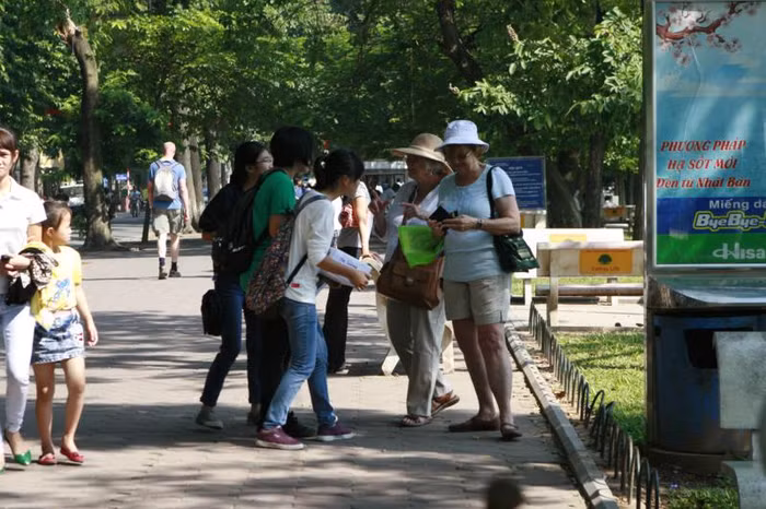 Đặc biệt, bằng vốn ngoại ngữ được trang bị, các bạn trẻ cũng rất mạnh dạn nói về dự án của mình đối với người nước ngoài. Chùm ảnh: Tìm giải pháp cải thiện khả năng học hỏi của trẻ Chùm ảnh: Chủ tịch nước trồng cây lưu niệm tại Trường ĐH KHXH & NV Chùm ảnh: Học sinh Hà Nội co ro trong cái lạnh đầu mùa