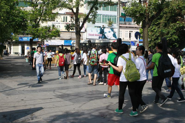 Các bạn trẻ đi vòng quanh công viên Thống Nhất và bờ hồ Hoàn Kiếm. Sự xuất hiện của các bạn trẻ đã gây chú ý với nhiều người. Chùm ảnh: Tìm giải pháp cải thiện khả năng học hỏi của trẻ Chùm ảnh: Chủ tịch nước trồng cây lưu niệm tại Trường ĐH KHXH & NV Chùm ảnh: Học sinh Hà Nội co ro trong cái lạnh đầu mùa Các bạn trẻ đi vòng quanh công viên Thống Nhất và bờ hồ Hoàn Kiếm. Sự xuất hiện của các bạn trẻ đã gây chú ý với nhiều người. Chùm ảnh: Tìm giải pháp cải thiện khả năng học hỏi của trẻ Chùm ảnh: Chủ tịch nước trồng cây lưu niệm tại Trường ĐH KHXH & NV Chùm ảnh: Học sinh Hà Nội co ro trong cái lạnh đầu mùa