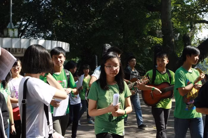 Vừa đi vừa hát như những ca sĩ chuyên nghiệp... Chùm ảnh: Tìm giải pháp cải thiện khả năng học hỏi của trẻ Chùm ảnh: Chủ tịch nước trồng cây lưu niệm tại Trường ĐH KHXH & NV Chùm ảnh: Học sinh Hà Nội co ro trong cái lạnh đầu mùa