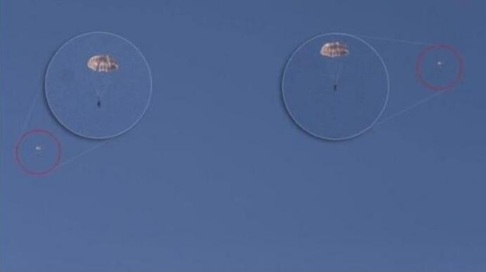 Hình ảnh 2 phi công Nga nhảy ra khỏi máy bay khi chiếc Su-24 Nga bị Thổ Nhĩ Kỳ bắn hạ Hình ảnh 2 phi công Nga nhảy ra khỏi máy bay khi chiếc Su-24 Nga bị Thổ Nhĩ Kỳ bắn hạ
