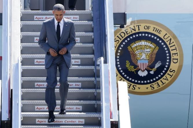 Trưa ngày 17 tháng 11 năm 2015, Tổng thống Mỹ Barack Obama đến sân bay quốc tế Ninoy Aquino, thủ đô Manila, Philippines Trưa ngày 17 tháng 11 năm 2015, Tổng thống Mỹ Barack Obama đến sân bay quốc tế Ninoy Aquino, thủ đô Manila, Philippines