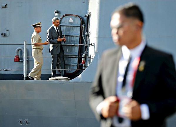 Ngày 17 tháng 11 năm 2015, Tổng thống Mỹ Barack Obama đến thăm tàu chỉ huy BRP Gregorio del Pilar của Hải quân Philippines, biểu tượng cho sự viện trợ của Mỹ đối với Philippines. Ngày 17 tháng 11 năm 2015, Tổng thống Mỹ Barack Obama đến thăm tàu chỉ huy BRP Gregorio del Pilar của Hải quân Philippines, biểu tượng cho sự viện trợ của Mỹ đối với Philippines.