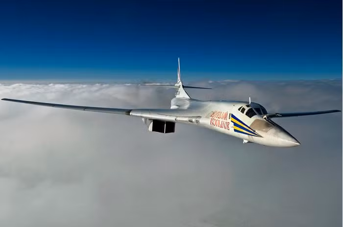 Máy bay ném bom chiến lược Tu-160 Blackjack Nga