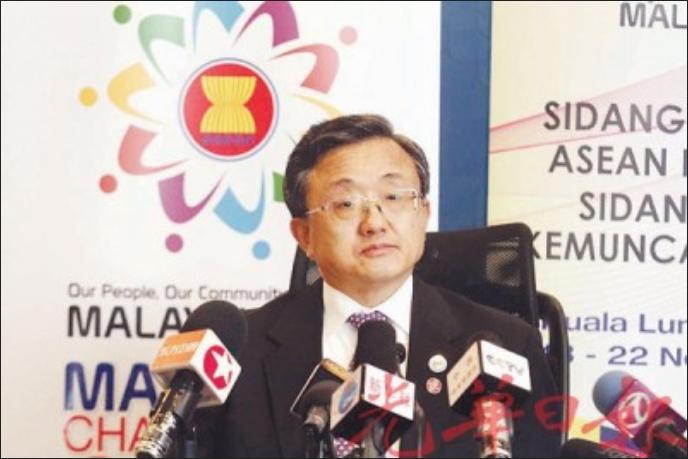 Lưu Chấn Dân - Thứ trưởng Ngoại giao Trung Quốc vừa tuyên bố Trung Quốc đã "kiềm chế tuyệt vời" khi "không thu hồi" (tiếp tục xâm chiếm) các đảo đá còn lại trên Biển Đông. Phải chăng Trung Quốc đang muốn tiếp tục xâm chiếm các đảo đá còn lại ở Biển Đông?! Lưu Chấn Dân - Thứ trưởng Ngoại giao Trung Quốc vừa tuyên bố Trung Quốc đã "kiềm chế tuyệt vời" khi "không thu hồi" (tiếp tục xâm chiếm) các đảo đá còn lại trên Biển Đông. Phải chăng Trung Quốc đang muốn tiếp tục xâm chiếm các đảo đá còn lại ở Biển Đông?!