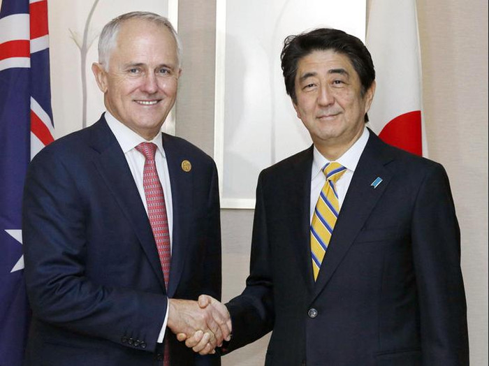 Ngày 15 tháng 11 năm 2015, tại Thổ Nhĩ Kỳ, Thủ tướng Nhật Bản Shinzo Abe và Thủ tướng Australia Malcolm Turnbull gặp gỡ bên lề Hội nghị thượng đỉnh G20 Ngày 15 tháng 11 năm 2015, tại Thổ Nhĩ Kỳ, Thủ tướng Nhật Bản Shinzo Abe và Thủ tướng Australia Malcolm Turnbull gặp gỡ bên lề Hội nghị thượng đỉnh G20