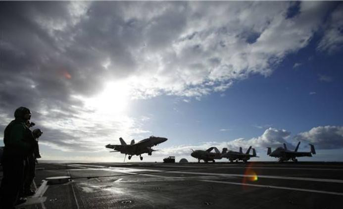 Trên đường băng tàu sân bay động cơ hạt nhân USS Ronald Reagan CVN76 Hải quân Mỹ Trên đường băng tàu sân bay động cơ hạt nhân USS Ronald Reagan CVN76 Hải quân Mỹ