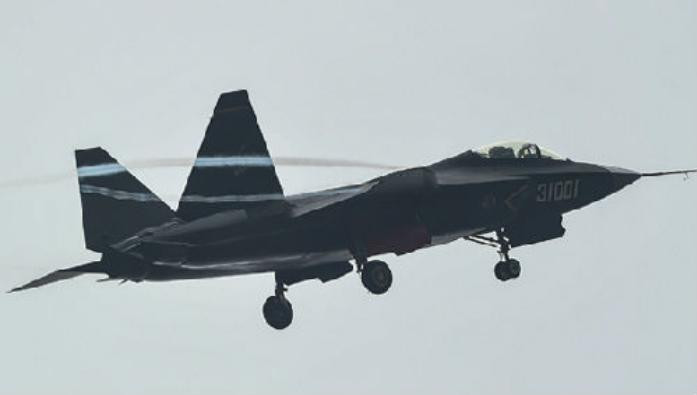 Máy bay chiến đấu tàng hình J-31 bay biểu diễn Máy bay chiến đấu tàng hình J-31 bay biểu diễn