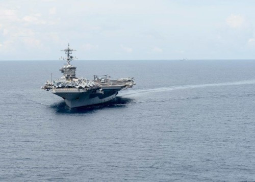 Tàu sân bay USS Theodore Roosevelt và tàu USS Lassen Hải quân Mỹ trên Biển Đông (nguồn mạng sina Trung Quốc) Tàu sân bay USS Theodore Roosevelt và tàu USS Lassen Hải quân Mỹ trên Biển Đông (nguồn mạng sina Trung Quốc)