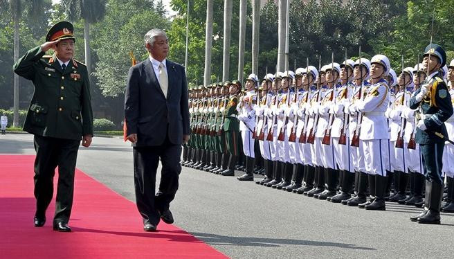 Bộ trưởng Quốc phòng, Đại tướng Phùng Quanh Thanh cùng người đồng cấp Nhật Bản duyệt đội danh dự tại lễ đón Bộ trưởng Quốc phòng, Đại tướng Phùng Quanh Thanh cùng người đồng cấp Nhật Bản duyệt đội danh dự tại lễ đón