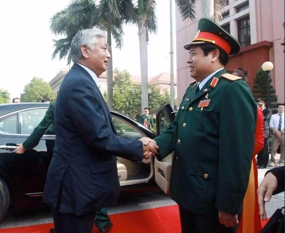 Từ ngày 5 đến ngày 6 tháng 11 năm 2015, Bộ trưởng Quốc phòng Nhật Bản Gen Nakatani thăm Việt Nam, trong chuyến thăm ông có ghé thăm vịnh Cam Ranh và hai bên đạt được thỏa thuận cho phép tàu chiến Nhật Bản tiếp cận vịnh Cam Ranh để tiến hành tiếp tế (ảnh tư liệu minh họa).