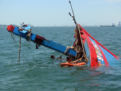 Năm 2014, Trung Quốc đâm chìm tàu cá của Việt Nam ở vùng đặc quyền kinh tế, thềm lục địa của Việt Nam, ngăn cản không cho Việt Nam cứu ngư dân của tàu cá này. Năm 2014, Trung Quốc đâm chìm tàu cá của Việt Nam ở vùng đặc quyền kinh tế, thềm lục địa của Việt Nam, ngăn cản không cho Việt Nam cứu ngư dân của tàu cá này.