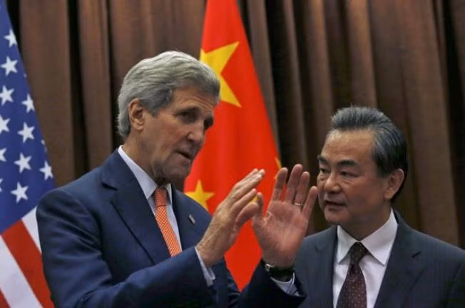 Ngoại trưởng Mỹ John Kerry và người đồng cấp Trung Quốc (ảnh tư liệu minh họa)
