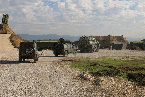 Quân đội Nga triển khai hệ thống tên lửa phòng không S-400 ở Syria Quân đội Nga triển khai hệ thống tên lửa phòng không S-400 ở Syria