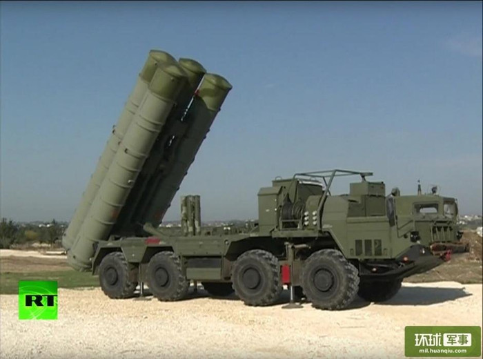 Nga triển khai hệ thống tên lửa phòng không tiên tiến S-400 ở căn cứ không quân Hmeymin, Syria Nga triển khai hệ thống tên lửa phòng không tiên tiến S-400 ở căn cứ không quân Hmeymin, Syria