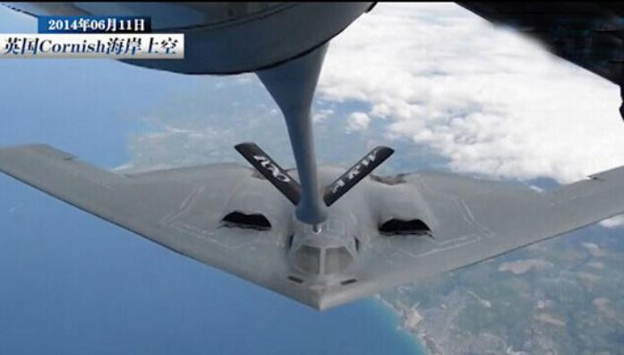 Máy bay ném bom chiến lược tàng hình B-2 Mỹ tiếp dầu trên không Máy bay ném bom chiến lược tàng hình B-2 Mỹ tiếp dầu trên không