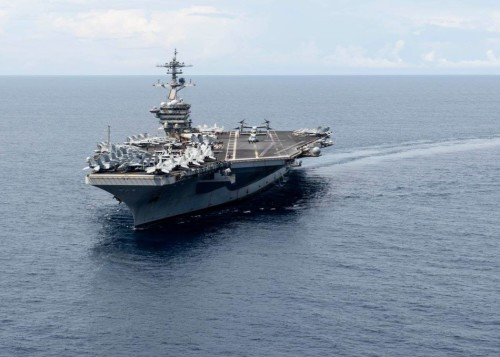 Tàu sân bay USS Theodore Roosevelt và tàu USS Lassen Hải quân Mỹ trên Biển Đông (nguồn mạng sina Trung Quốc) Tàu sân bay USS Theodore Roosevelt và tàu USS Lassen Hải quân Mỹ trên Biển Đông (nguồn mạng sina Trung Quốc)