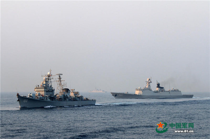 Một chi đội tàu khu trục của Hạm đội Nam Hải, Hải quân Trung Quốc tiến hành diễn tập đối kháng thực binh bắn đạn thật nhiều ngày ở Biển Đông