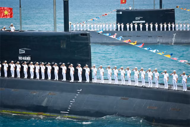 Quân đội Việt Nam luôn luôn sẵn sàng chiến đấu, kiên quyết bảo vệ chủ quyền biển đảo thiêng liêng