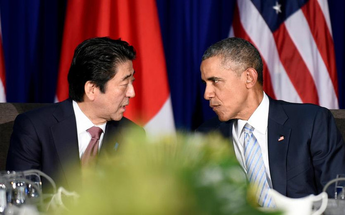 Ngày 19 tháng 11 năm 2015, Tổng thống Mỹ Barack Obama và Thủ tướng Nhật Bản Shinzo Abe gặp nhau bên lề Hội nghị cấp cao APEC Ngày 19 tháng 11 năm 2015, Tổng thống Mỹ Barack Obama và Thủ tướng Nhật Bản Shinzo Abe gặp nhau bên lề Hội nghị cấp cao APEC