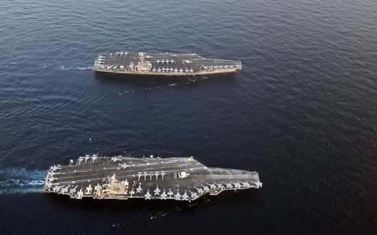 Tàu sân bay USS Ronald Reagan CVN 76 và tàu sân bay John C. Stennis của Hải quân Mỹ