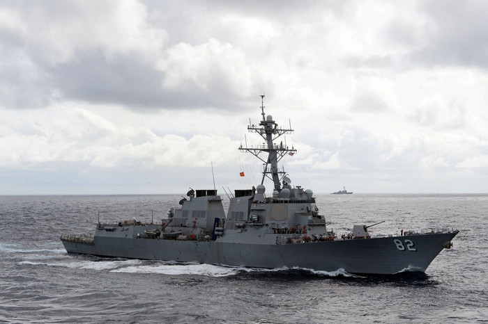 Ngày 27 tháng 10 năm 2015, tàu khu trục USS Lassen DDG-82 Hải quân Mỹ tiến hành tuần tra vùng biển 12 hải lý của đảo nhân tạo trên Biển Đông. Tàu này đã xuất phát từ cảng biển của Malaysia. Ngày 27 tháng 10 năm 2015, tàu khu trục USS Lassen DDG-82 Hải quân Mỹ tiến hành tuần tra vùng biển 12 hải lý của đảo nhân tạo trên Biển Đông. Tàu này đã xuất phát từ cảng biển của Malaysia.