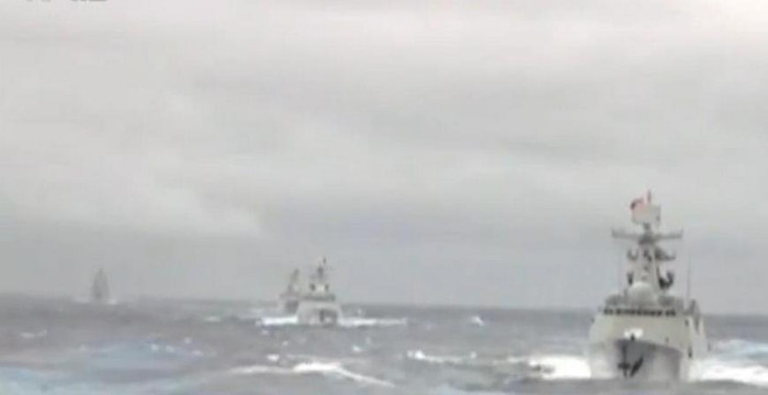 Từ ngày 17 đến ngày 19 tháng 11 năm 2015, cả 3 hạm đội lớn của Hải quân Trung Quốc gồm Hạm đội Bắc Hải, Hạm đội Đông Hải và Hạm đội Nam Hải đã tụ tập ở Biển Đông tiến hành tập trận săn ngầm và đổ bộ quy mô lớn. Hình ảnh trên cho thấy, cuộc diễn tập này có sự tham gia của tàu khu trục Type 052D mới nhất.