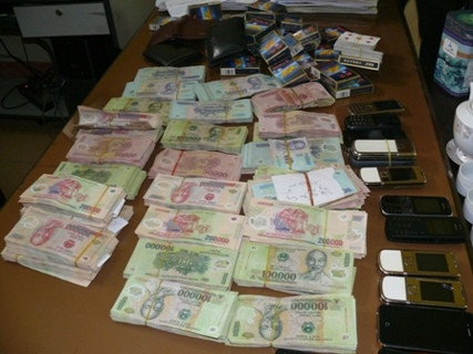 Tang vật thu giữ được của nhóm đối tượng trên Tang vật thu giữ được của nhóm đối tượng trên