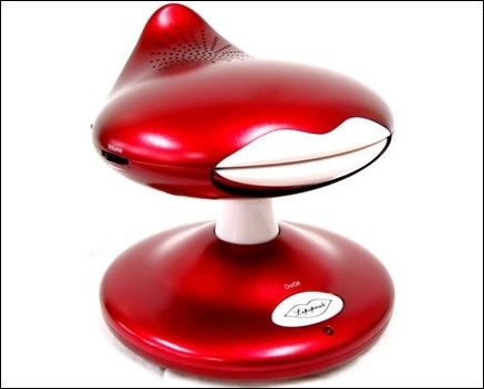 5. Talking Lips: Sản phẩm làm việc như một chiếc loa gắn vào điện thoại trong chế độ nghe-gọi rảnh tay. Tuy nhiên, thiết bị sở hữu cặp môi có thể mấp máy theo giai điệu khi đối phương đang nói chuyện với bạn, khiến mọi thứ trở nên thật hài hước. Nếu dùng sản phẩm để nói chuyện với bạn gái, chắc chắn bạn sẽ thấy thích thú.