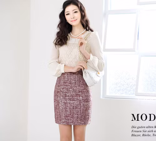 Sơ mi voan với mảng ren trước ngực cũng là lựa chọn khá thú vị.