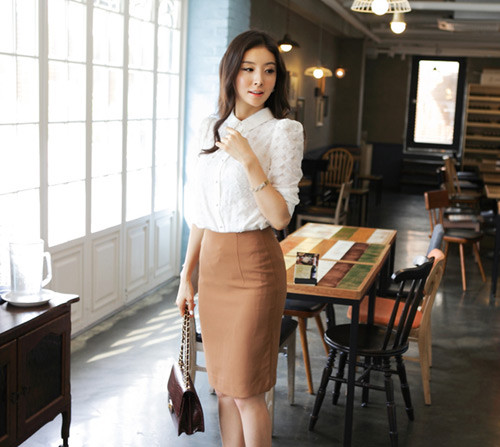 Màu be và cỏ úa kết hợp sẽ tạo nên một bộ trang phục đậm chất thu. Màu be và cỏ úa kết hợp sẽ tạo nên một bộ trang phục đậm chất thu.