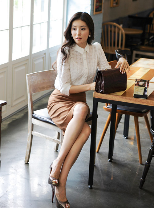 Kiểu áo tay lửng cũng rất phù hợp với những con gió thu se lạnh. Kiểu áo tay lửng cũng rất phù hợp với những con gió thu se lạnh.