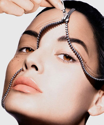 4. Tẩy da chết: Việc sử dụng mặt nạ để tẩy da chết nhiều hơn 2 lần một tuần sẽ làm cho lớp biểu bì bị tổn thương, do đó sẽ làm giảm chức năng bảo vệ của nó và sẽ gây kích ứng da, phát ban, nổi mụn trứng cá. 4. Tẩy da chết: Việc sử dụng mặt nạ để tẩy da chết nhiều hơn 2 lần một tuần sẽ làm cho lớp biểu bì bị tổn thương, do đó sẽ làm giảm chức năng bảo vệ của nó và sẽ gây kích ứng da, phát ban, nổi mụn trứng cá.