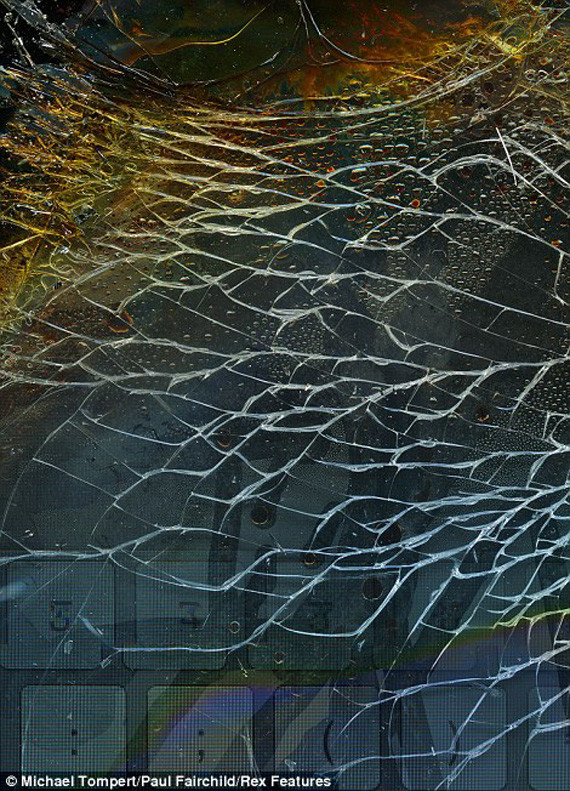 Màn hình cảm ứng bị hành hạ nghiêm trọng. Màn hình cảm ứng bị hành hạ nghiêm trọng.