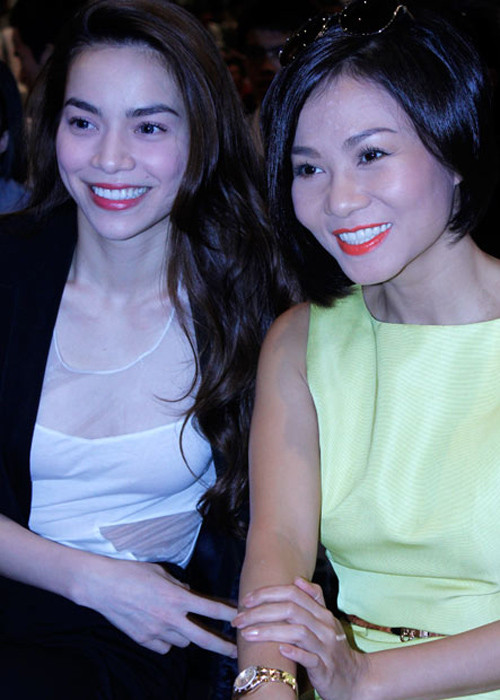 Thu Minh cũng mắc phải lỗi khi màu da ở mặt và cổ không đều màu. Thu Minh cũng mắc phải lỗi khi màu da ở mặt và cổ không đều màu.